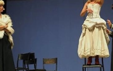 Un Fil à la Patte
