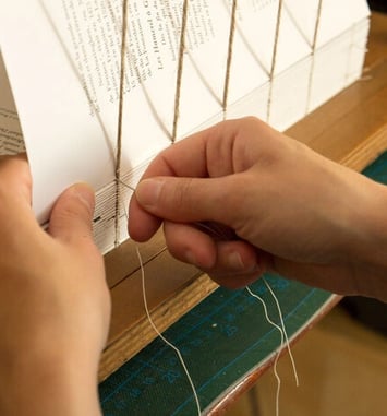 L'Art de la Reliure : quand le livre résiste et se ré-imagine