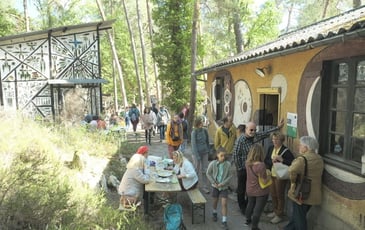 Visite libre du Village d'Art Préludien de Chomo