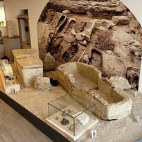 80 000 ans d'histoire et exposition temporaire de Frederico Alagna