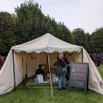 La tente à histoire