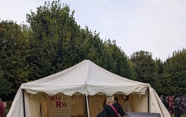 La tente à histoire