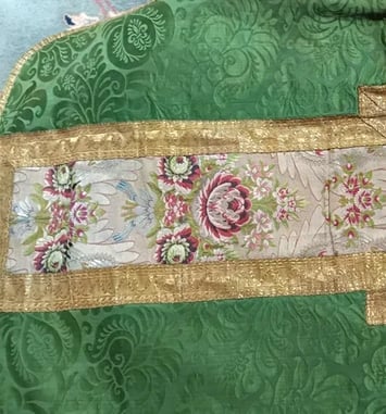 Exposition de chasubles liturgiques du XVIIIe siècle