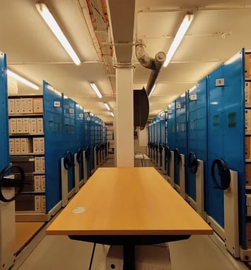 Visite des réserves des archives de Grand Paris Sud
