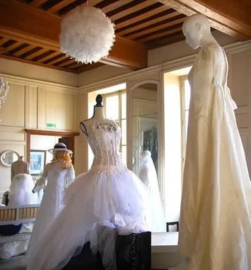 Exposition de robes de mariées allant de 1900 à 2020