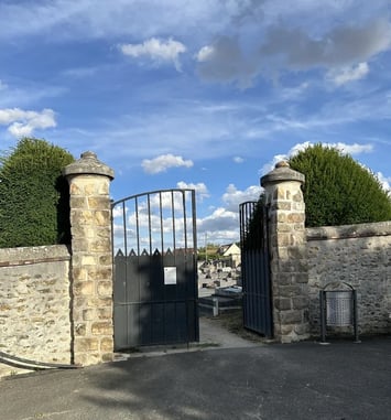 Visite des tombes remarquables du cimetière de Guignes